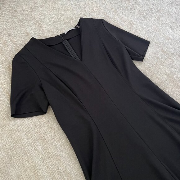 T Tahari Black Short Sleeve V Neck Knit Midi Dress 6 - Picture 3 of 9